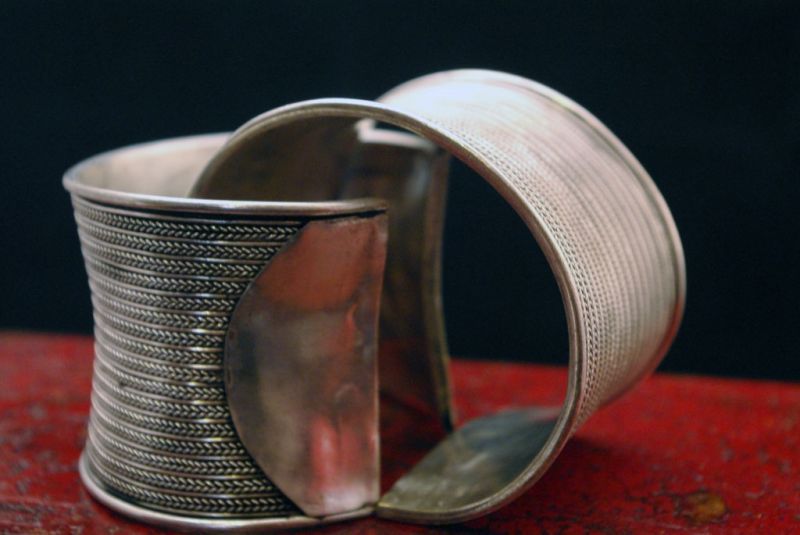 Cliquez sur la vignette pour agrandir et survolez la photo pour zoomer Miao ethnic Bracelet of Mariage Miao minority