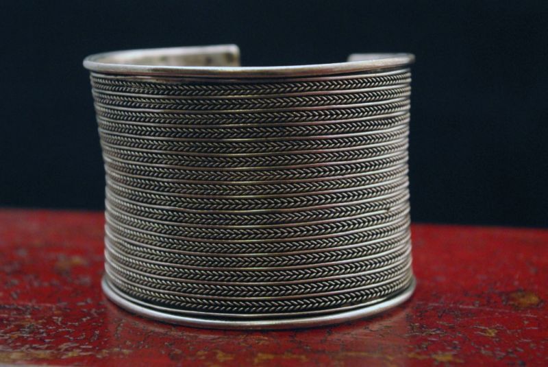 Cliquez sur la vignette pour agrandir et survolez la photo pour zoomer Miao ethnic Bracelet of Mariage Miao minority