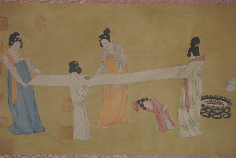 Cliquez sur la vignette pour agrandir et survolez la photo pour zoomer Femmes Foulant la Soie Peinture Chinoise
