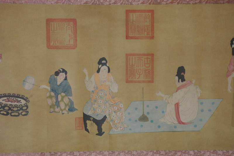 Cliquez sur la vignette pour agrandir et survolez la photo pour zoomer Femmes Foulant la Soie Peinture Chinoise