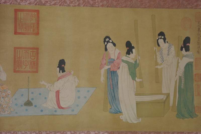 Cliquez sur la vignette pour agrandir et survolez la photo pour zoomer Femmes Foulant la Soie Peinture Chinoise