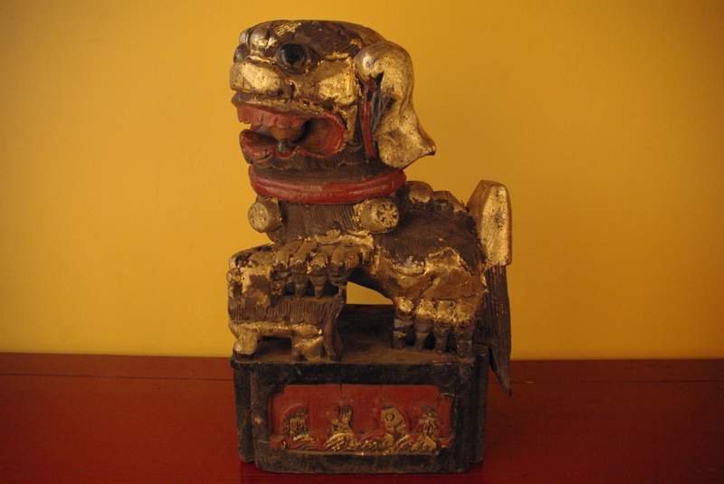 Cliquez sur la vignette pour agrandir et survolez la photo pour zoomer Très Grande Paire de Chien FU en Bois lions Chinois