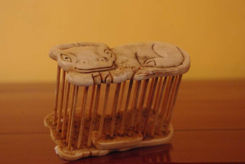 Cliquez sur la vignette pour agrandir et survolez la photo pour zoomer Chinese cricket cage bone-shaped Ram
