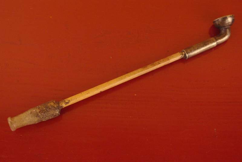 Cliquez sur la vignette pour agrandir et survolez la photo pour zoomer Petite Pipe Chinoise en bois et métal