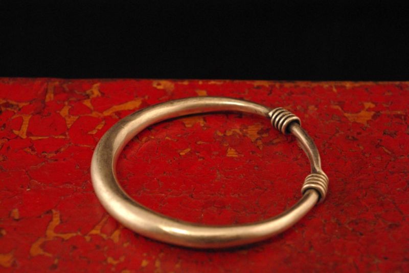 Cliquez sur la vignette pour agrandir et survolez la photo pour zoomer Lot de 3 Bracelets ethnique Miao Torque