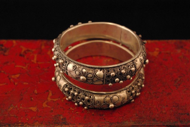 Cliquez sur la vignette pour agrandir et survolez la photo pour zoomer Simple Bracelet ethnique orné de fleurs