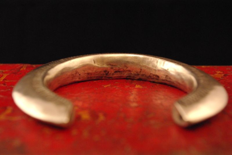 Cliquez sur la vignette pour agrandir et survolez la photo pour zoomer Bracelet Minorité ethnique Chinoise en forme de Torque