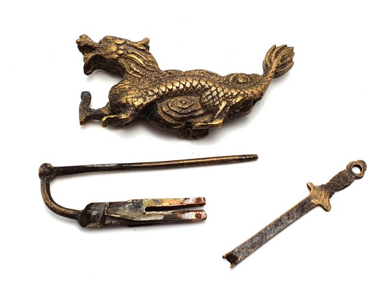 Cliquez sur la vignette pour agrandir et survolez la photo pour zoomer Cadenas Chinois en Laiton Long Dragons