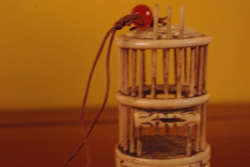 Cliquez sur la vignette pour agrandir et survolez la photo pour zoomer Petite cage chinoise ronde en Os Papillon