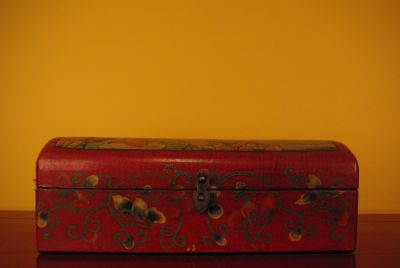 Grande boite Chinoise en Bois Rouge peinte à la main
