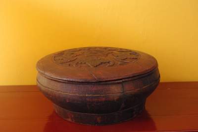 Ancienne boite à gateaux chinoise en bois
