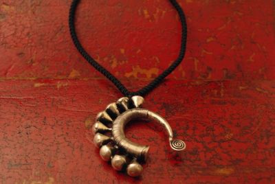 Collier ethnique Pendentif Pétales de Fleur Grand