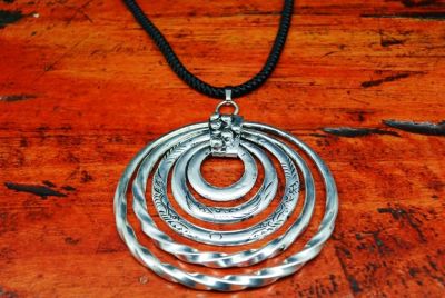 Collier ethnique Pendentif 5 Spirales