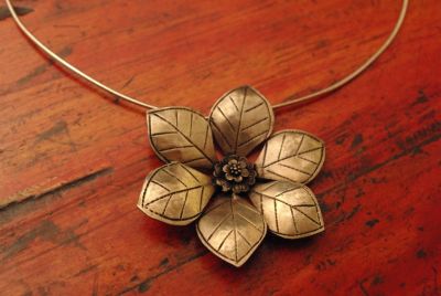Petit Collier Chinois Grande Fleur