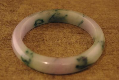 Bracelet Jonc en Jade Blanc avec des taches Vertes