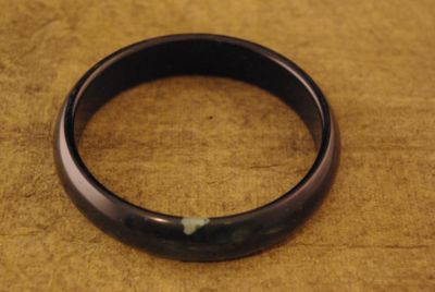 Bracelet Jonc en Jade Noir avec une tache Blanche