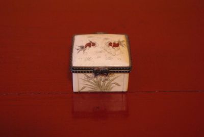 Très Petite Boite Chinoise en Os