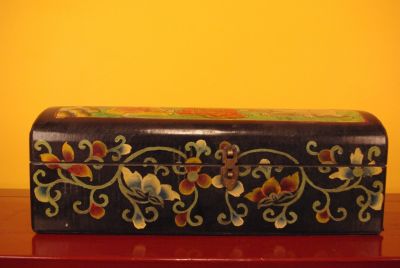 Grande boite Chinoise en Bois Noire peinte à la main