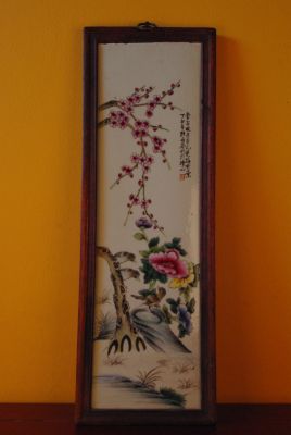 Ancien Grand Panneau Chinois en bois et porcelaine