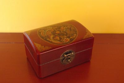 Petite Boite Chinoise en Bois rouge et noire