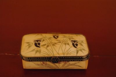 Petite Boite Chinoise en Os Hiboux