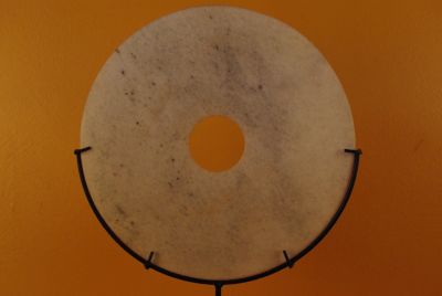 Disque Bi Chinois en pierre blanche tacheté
