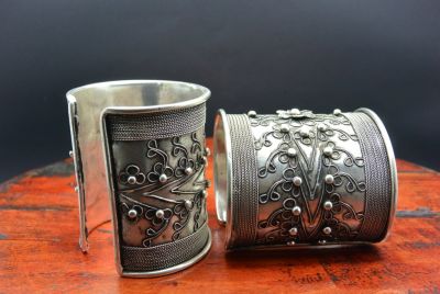 Ethnic Bracelet ornamented with flowers