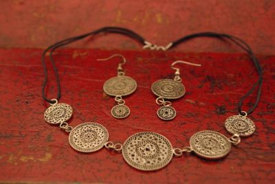 Lot collier et boucles d'oreilles Miao
