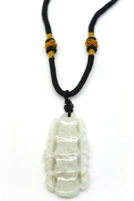 Pendentif FengShui en Jade et son Collier