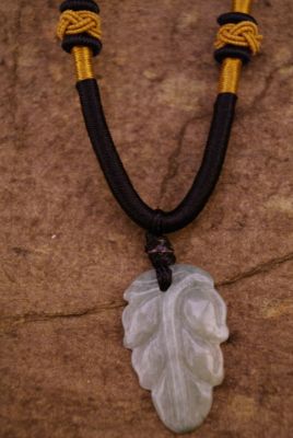 Pendentif Feuille en Jade