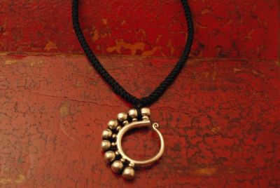 Collier ethnique Pendentif Pétales de Fleur petit