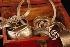 Bijoux Modernes, bracelets, bagues, colliers