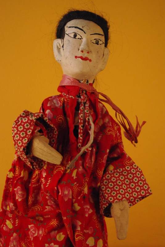 Alte chinesische rote und weisse Marionette 2