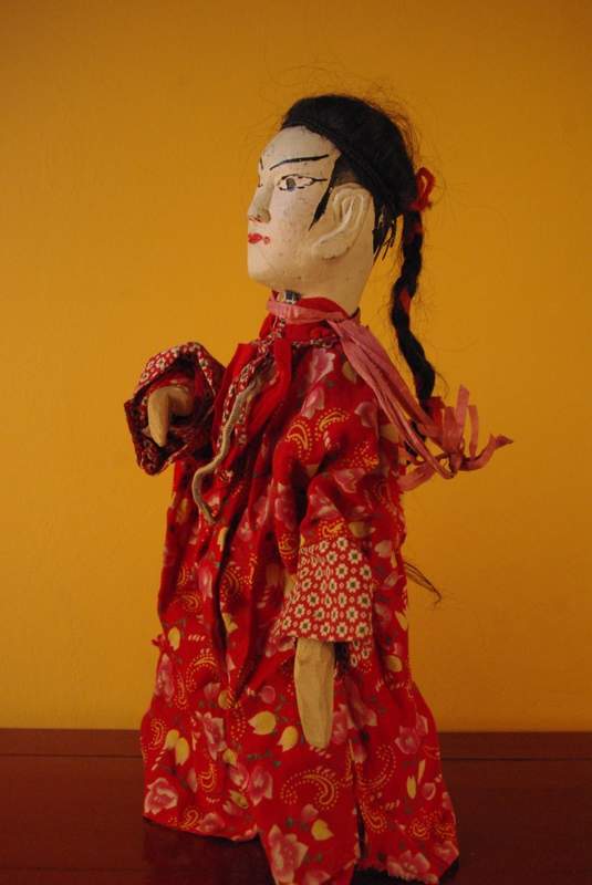 Alte chinesische rote und weisse Marionette 4