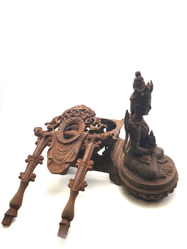 Alte chinesische Tempel mit seinem Bodhisattva Metall 5