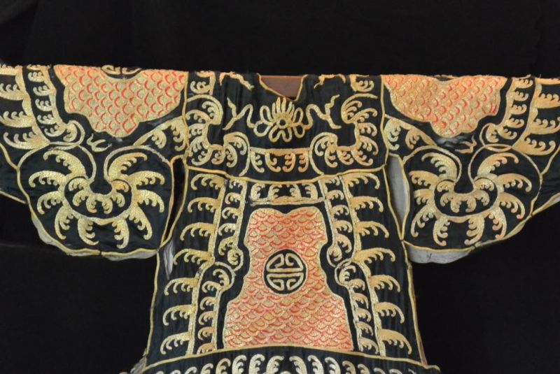 Alte chinesische Theater-Kostüm Schwarz und Gold 5