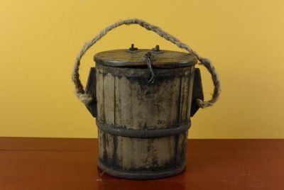 Alte chinesische Transportbox - Picknick