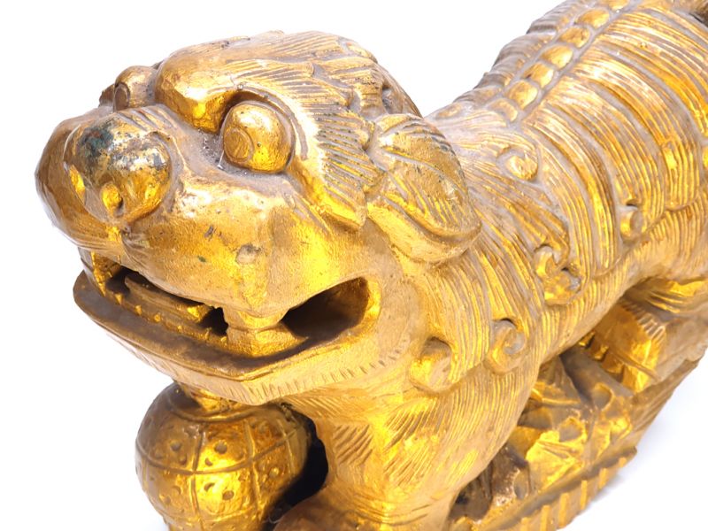 Alter chinesischer Steinlöwe in Holz - Alter chinesischer Tempel 2