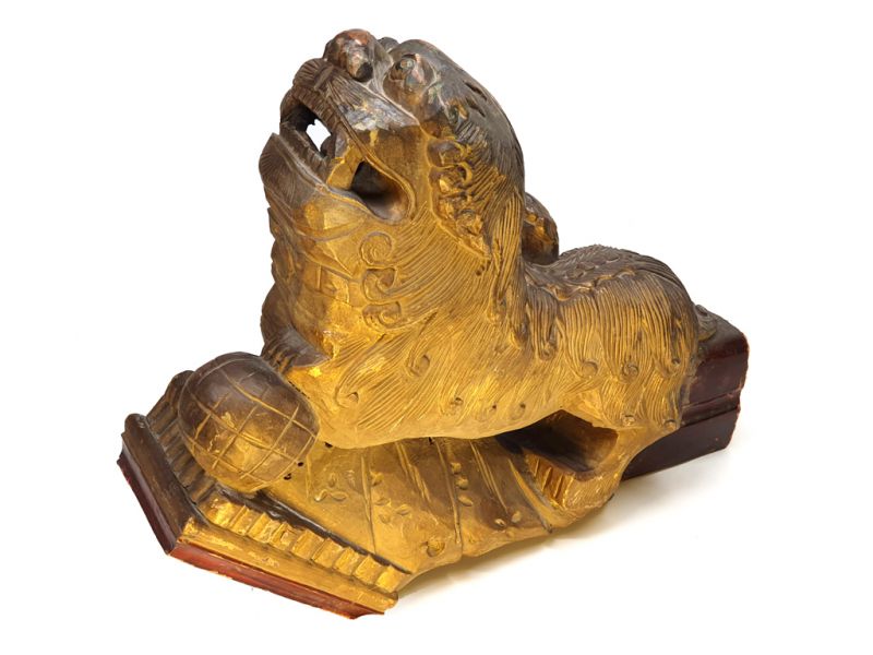 Alter chinesischer Steinlöwe in Holz - Hangzhou-Tempel