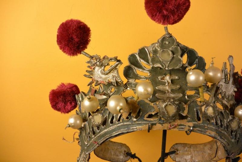 Alter chinesischer Theatre Kappe - Bordeauxrot Bommel Krone 3