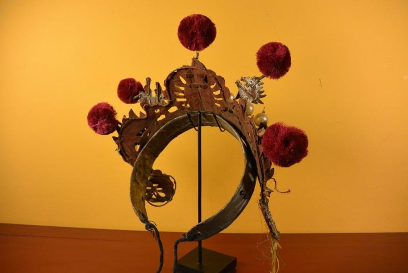 Alter chinesischer Theatre Kappe - Bordeauxrot Bommel Krone 5