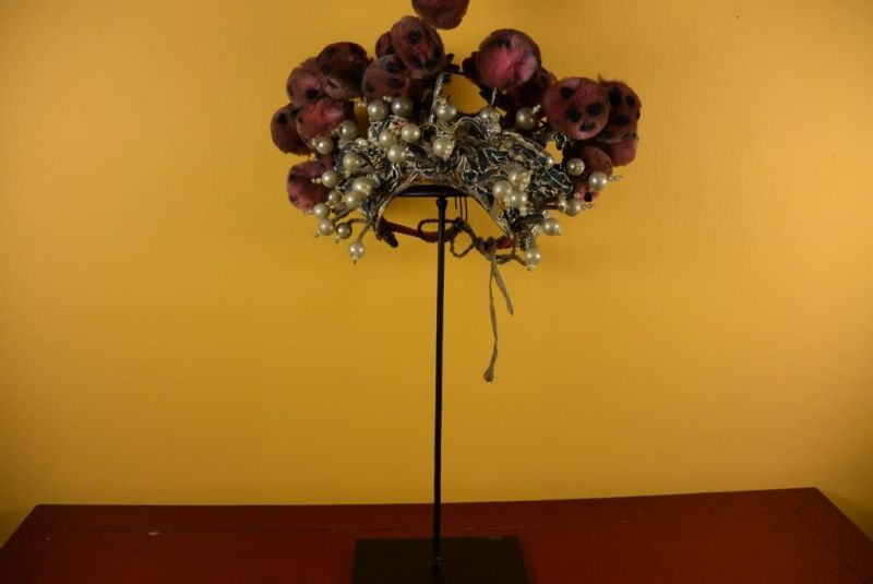Alter chinesischer Theatre Kappe - Crown rosa Bommel 2