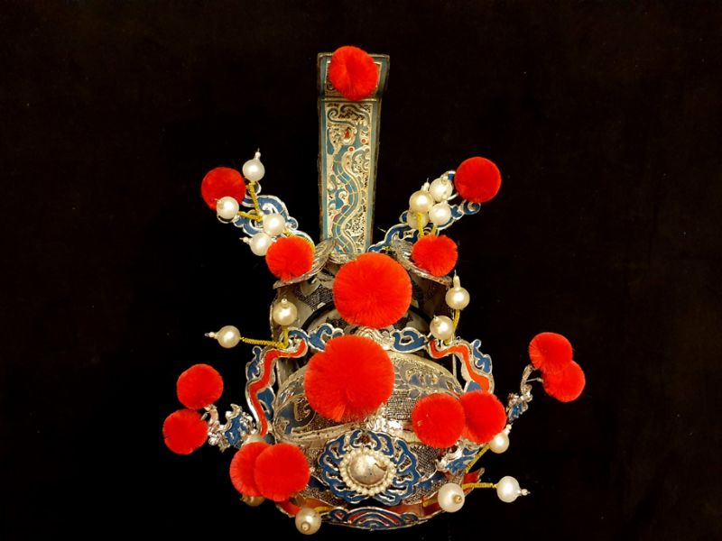 Alter chinesischer Theatre Kappe - Der silberne Drache 2