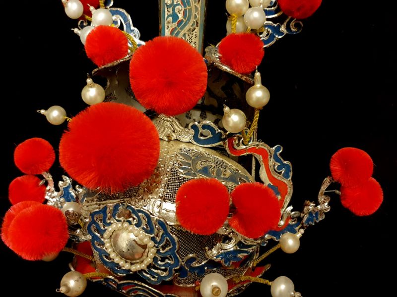 Alter chinesischer Theatre Kappe - Der silberne Drache 3