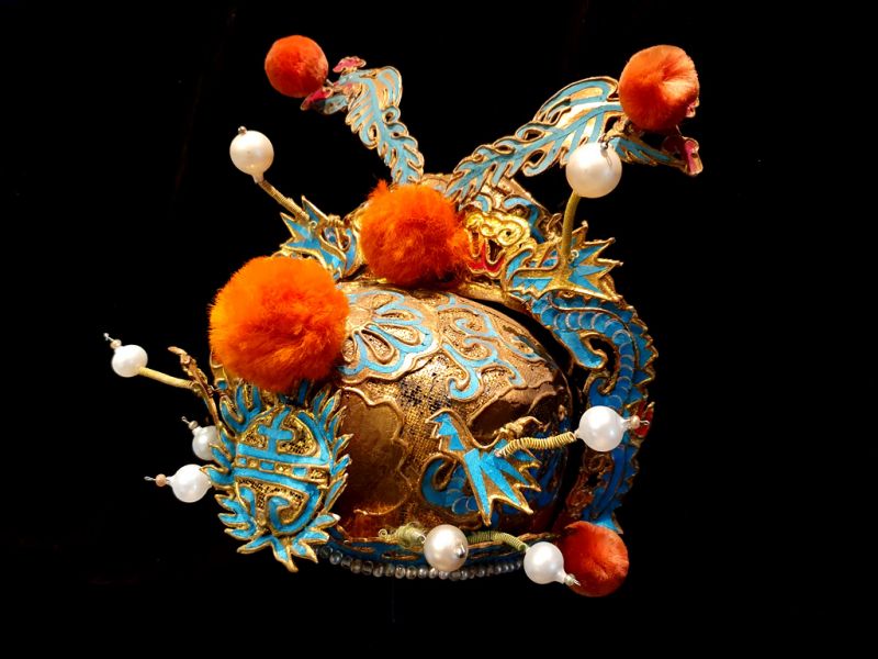 Alter chinesischer Theatre Kappe Drachen und feurige Sonne 2