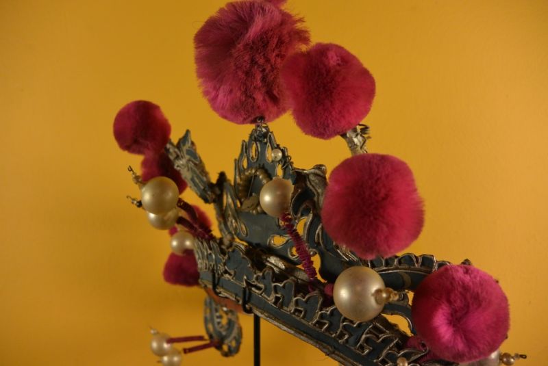 Alter chinesischer Theatre Kappe Lila Bommel Krone 5