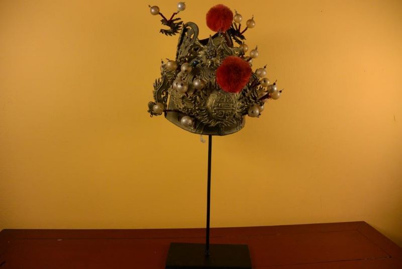 Alter chinesischer Theatre Kappe - Rot und Gold Helm 2 2