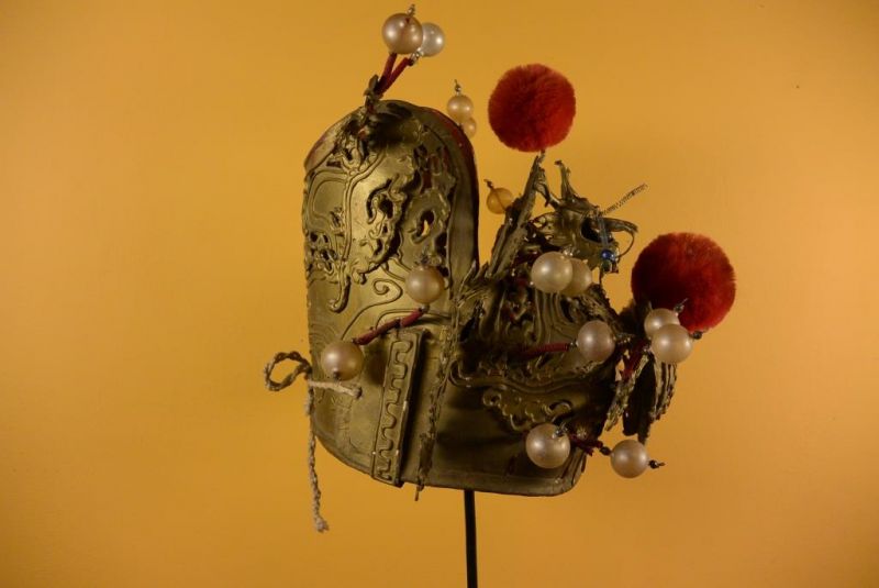 Alter chinesischer Theatre Kappe - Rot und Gold Helm 2 4