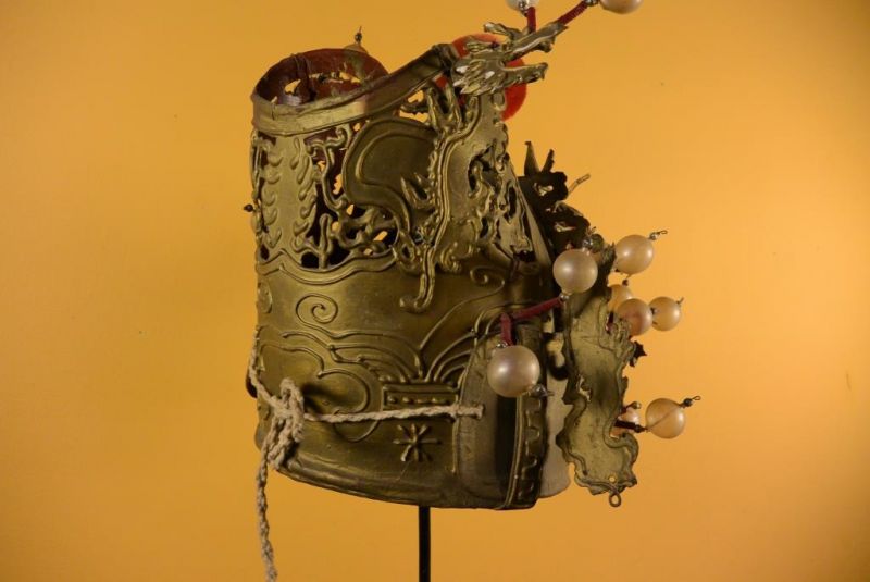 Alter chinesischer Theatre Kappe - Rot und Gold Helm 2 5
