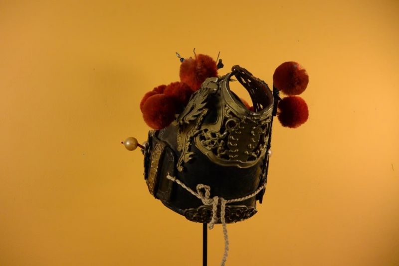 Alter chinesischer Theatre Kappe Rot und Gold Helm 4